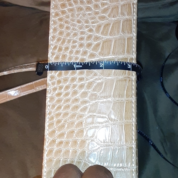 VINTAGE LIZ CLAIBORNE nude faux alligator purse - Picture 9 of 10